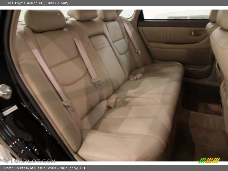 Black / Ivory 2001 Toyota Avalon XLS