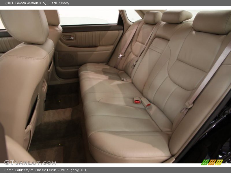 Black / Ivory 2001 Toyota Avalon XLS