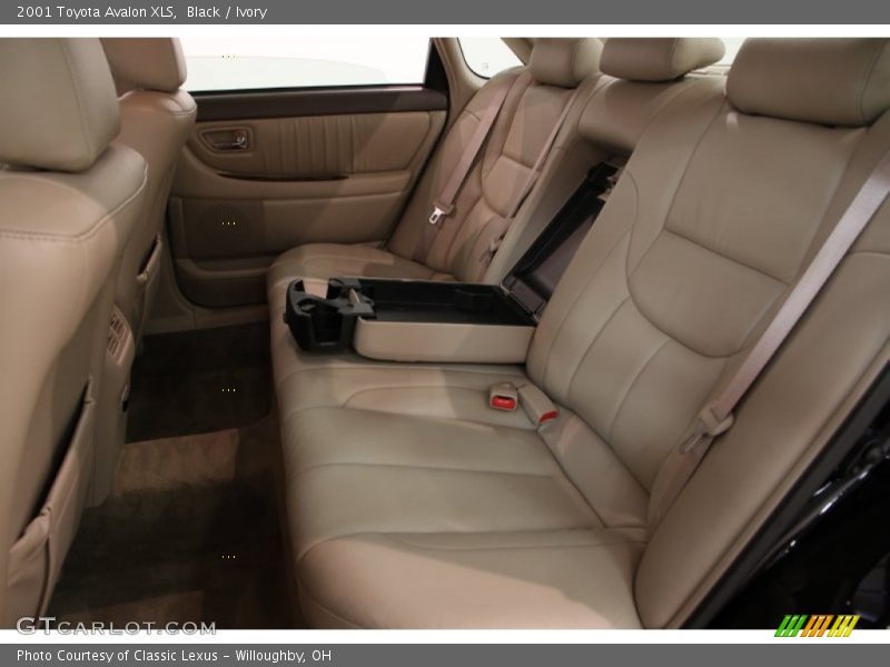 Black / Ivory 2001 Toyota Avalon XLS