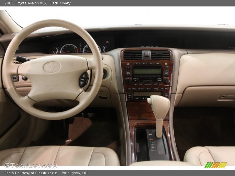 Black / Ivory 2001 Toyota Avalon XLS