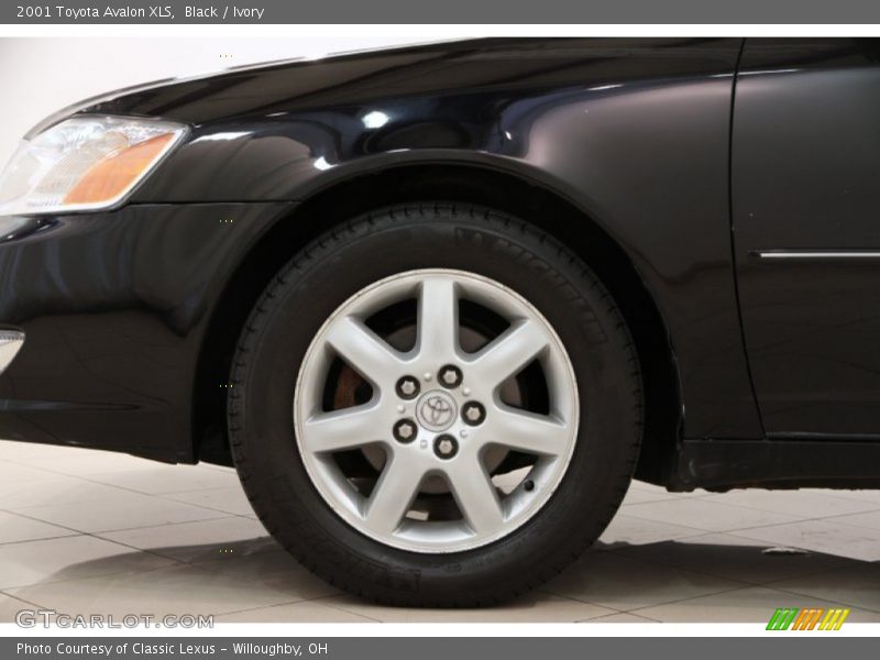 Black / Ivory 2001 Toyota Avalon XLS