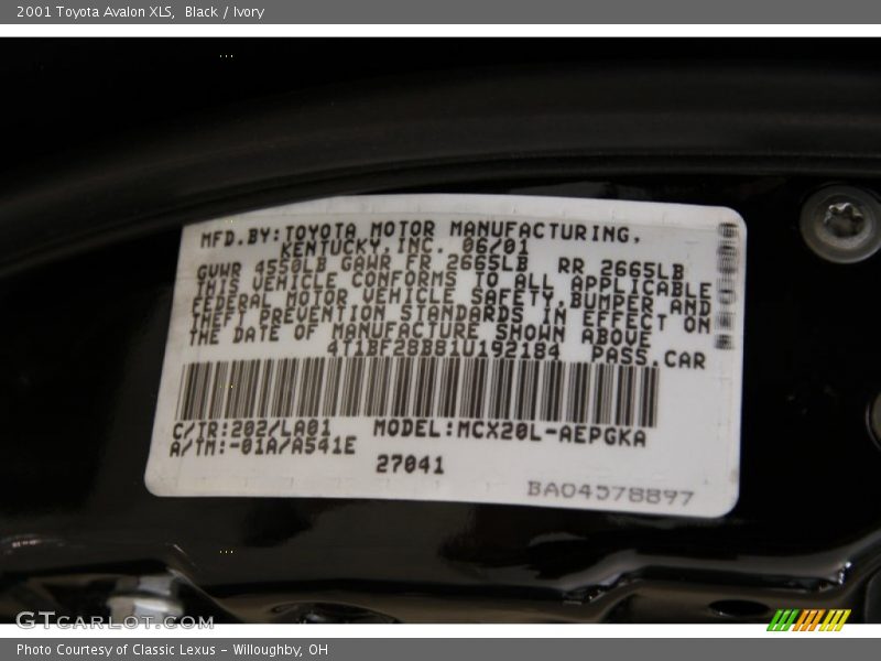 Black / Ivory 2001 Toyota Avalon XLS