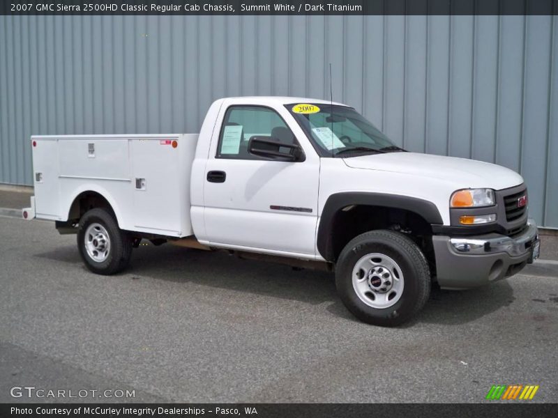 Summit White / Dark Titanium 2007 GMC Sierra 2500HD Classic Regular Cab Chassis