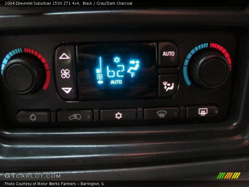 Black / Gray/Dark Charcoal 2004 Chevrolet Suburban 1500 Z71 4x4