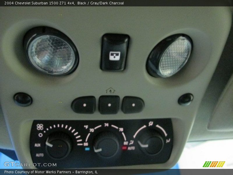 Black / Gray/Dark Charcoal 2004 Chevrolet Suburban 1500 Z71 4x4