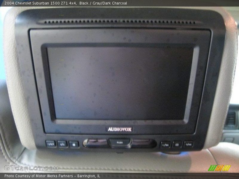 Black / Gray/Dark Charcoal 2004 Chevrolet Suburban 1500 Z71 4x4