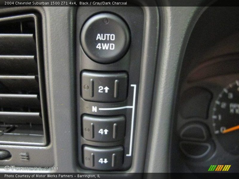Black / Gray/Dark Charcoal 2004 Chevrolet Suburban 1500 Z71 4x4