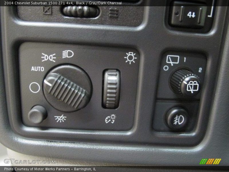 Black / Gray/Dark Charcoal 2004 Chevrolet Suburban 1500 Z71 4x4