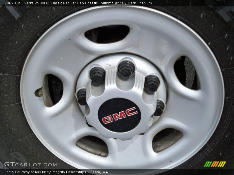 Summit White / Dark Titanium 2007 GMC Sierra 2500HD Classic Regular Cab Chassis