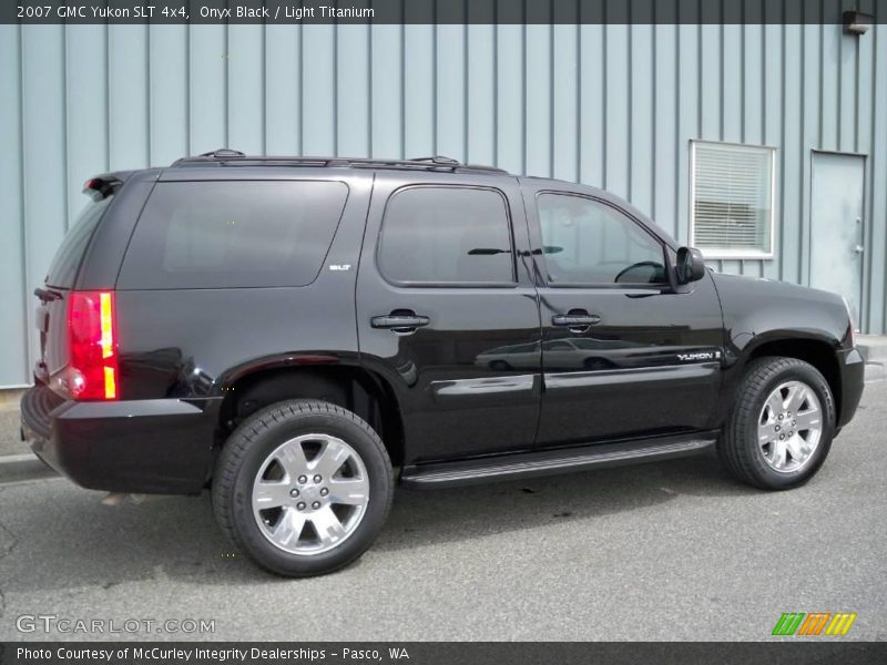 Onyx Black / Light Titanium 2007 GMC Yukon SLT 4x4