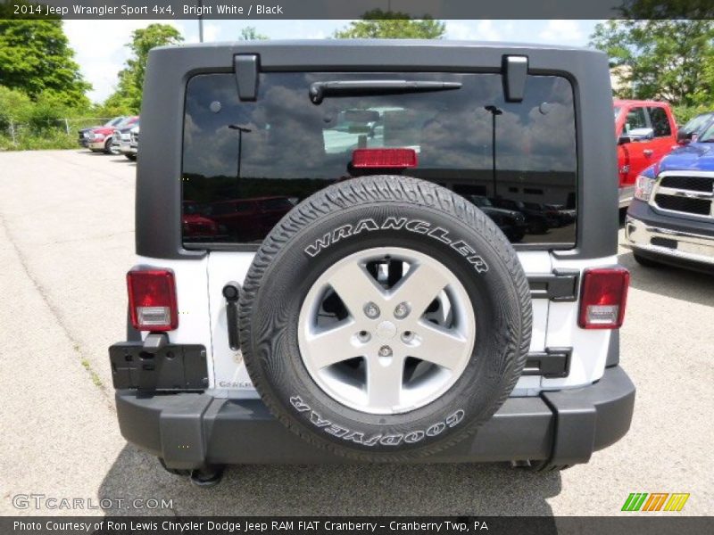 Bright White / Black 2014 Jeep Wrangler Sport 4x4