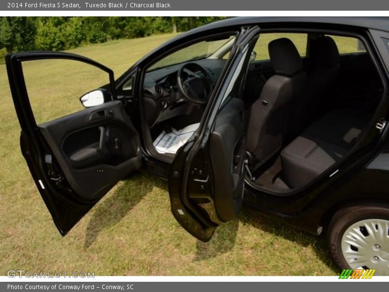 Tuxedo Black / Charcoal Black 2014 Ford Fiesta S Sedan