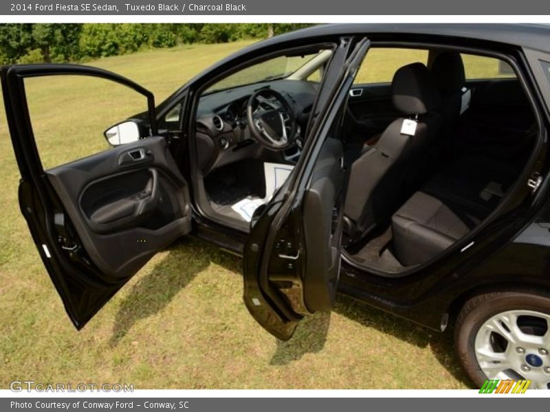 Tuxedo Black / Charcoal Black 2014 Ford Fiesta SE Sedan