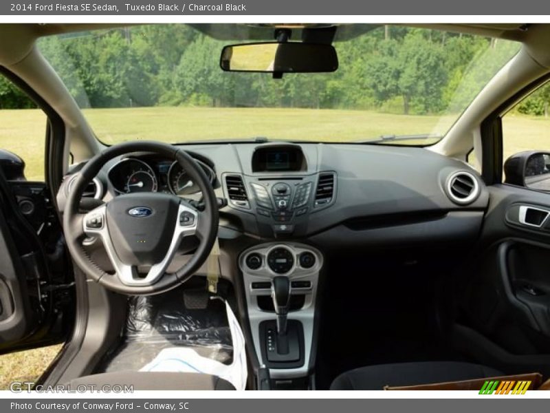 Tuxedo Black / Charcoal Black 2014 Ford Fiesta SE Sedan
