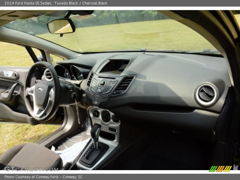 Tuxedo Black / Charcoal Black 2014 Ford Fiesta SE Sedan