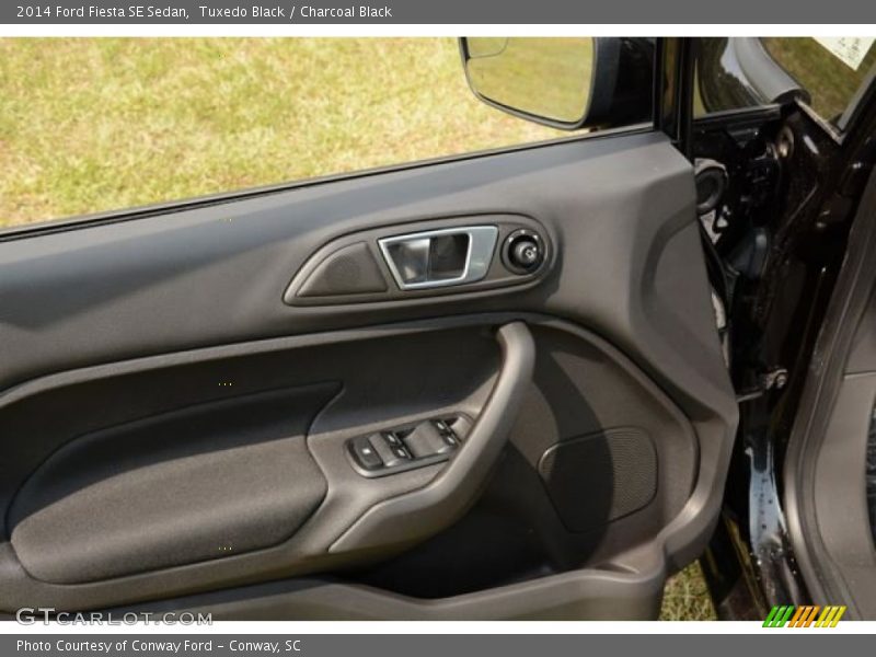 Tuxedo Black / Charcoal Black 2014 Ford Fiesta SE Sedan