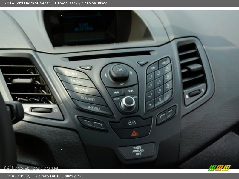 Tuxedo Black / Charcoal Black 2014 Ford Fiesta SE Sedan