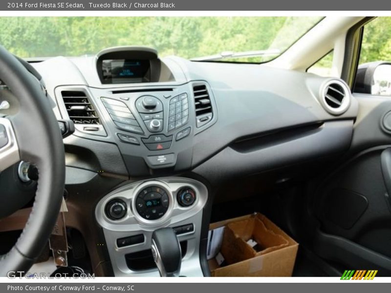 Tuxedo Black / Charcoal Black 2014 Ford Fiesta SE Sedan