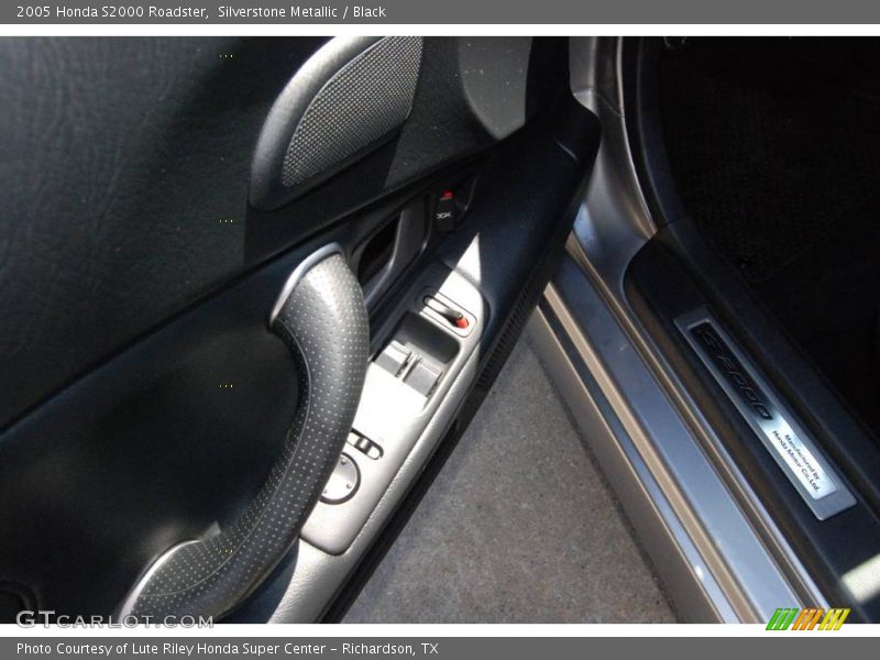 Silverstone Metallic / Black 2005 Honda S2000 Roadster