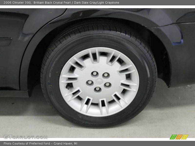 Brilliant Black Crystal Pearl / Dark Slate Gray/Light Graystone 2006 Chrysler 300