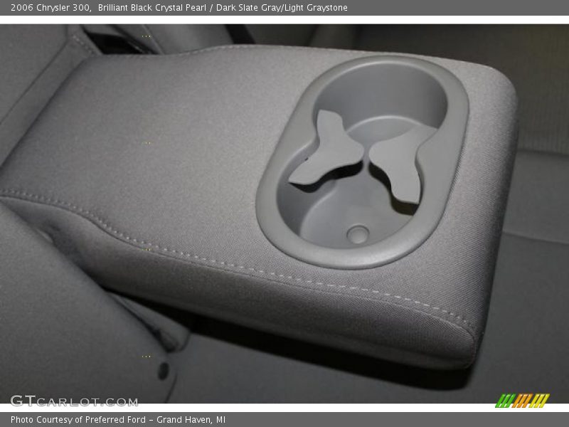 Brilliant Black Crystal Pearl / Dark Slate Gray/Light Graystone 2006 Chrysler 300