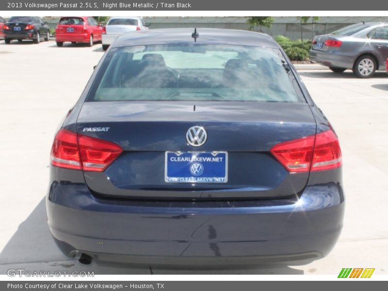 Night Blue Metallic / Titan Black 2013 Volkswagen Passat 2.5L S