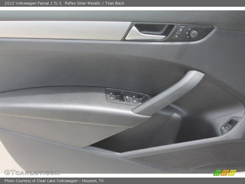 Reflex Silver Metallic / Titan Black 2013 Volkswagen Passat 2.5L S