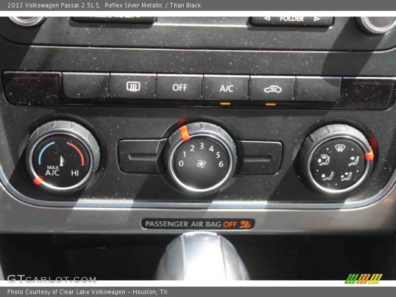 Reflex Silver Metallic / Titan Black 2013 Volkswagen Passat 2.5L S