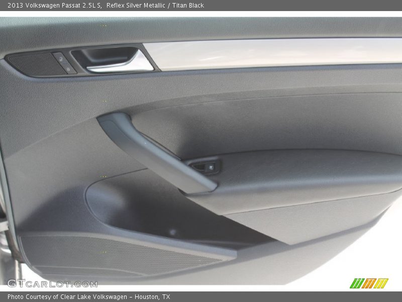 Reflex Silver Metallic / Titan Black 2013 Volkswagen Passat 2.5L S