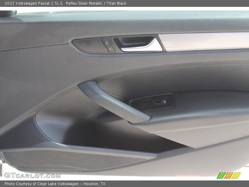 Reflex Silver Metallic / Titan Black 2013 Volkswagen Passat 2.5L S
