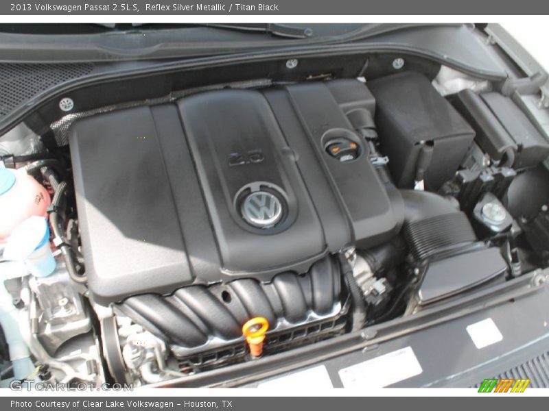Reflex Silver Metallic / Titan Black 2013 Volkswagen Passat 2.5L S