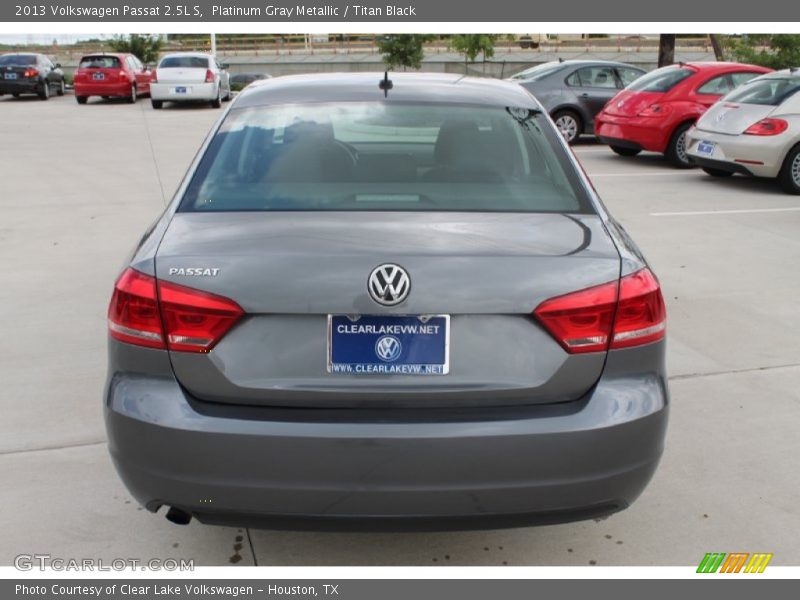 Platinum Gray Metallic / Titan Black 2013 Volkswagen Passat 2.5L S