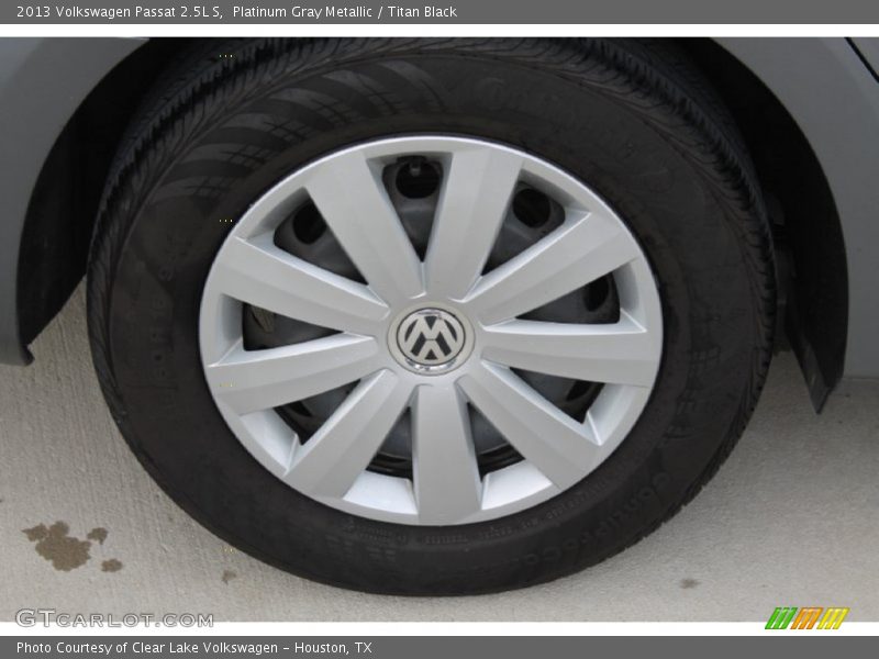Platinum Gray Metallic / Titan Black 2013 Volkswagen Passat 2.5L S