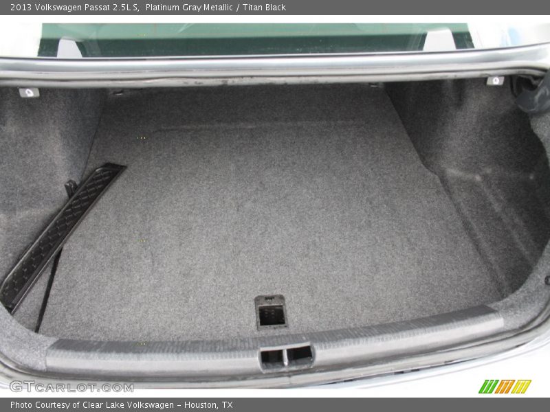 Platinum Gray Metallic / Titan Black 2013 Volkswagen Passat 2.5L S