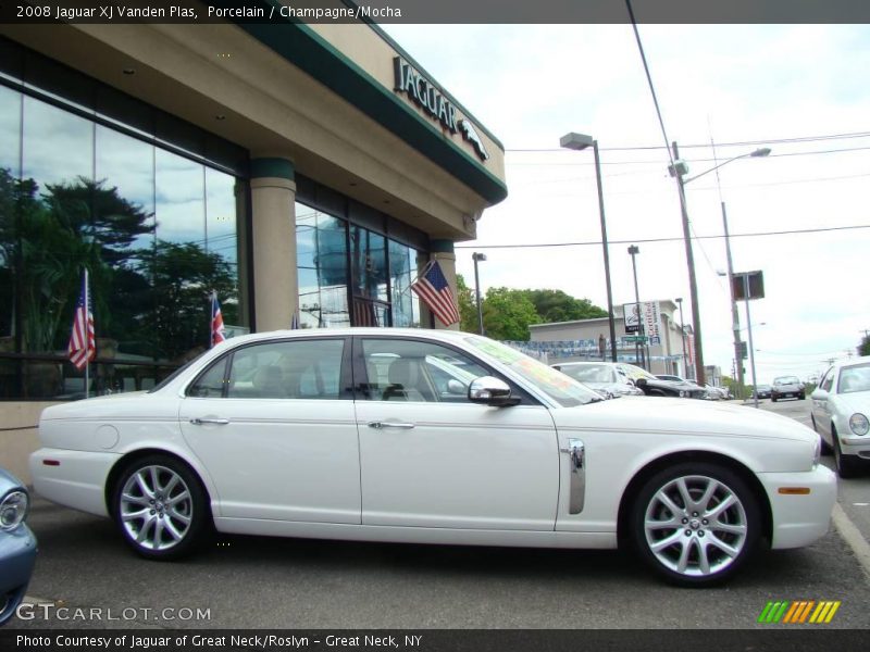 Porcelain / Champagne/Mocha 2008 Jaguar XJ Vanden Plas