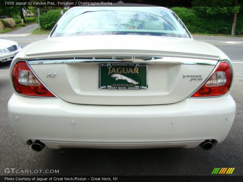 Porcelain / Champagne/Mocha 2008 Jaguar XJ Vanden Plas