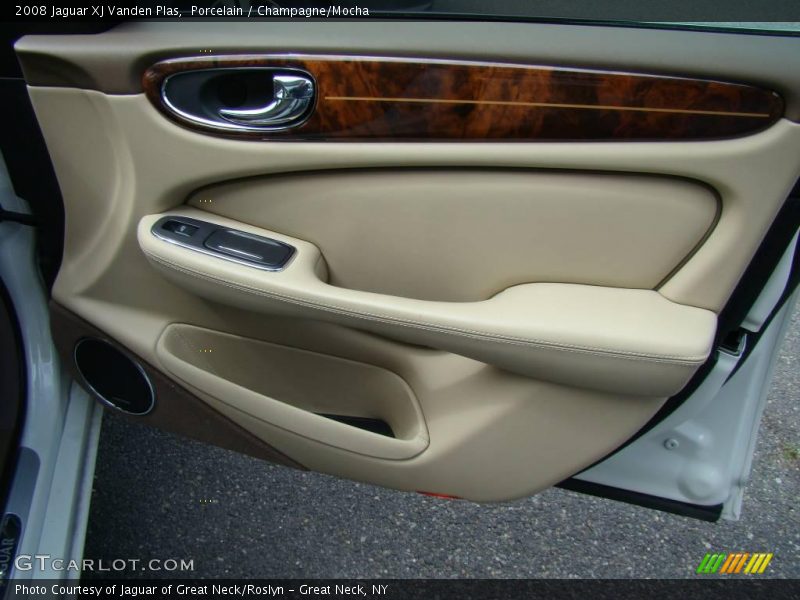 Porcelain / Champagne/Mocha 2008 Jaguar XJ Vanden Plas
