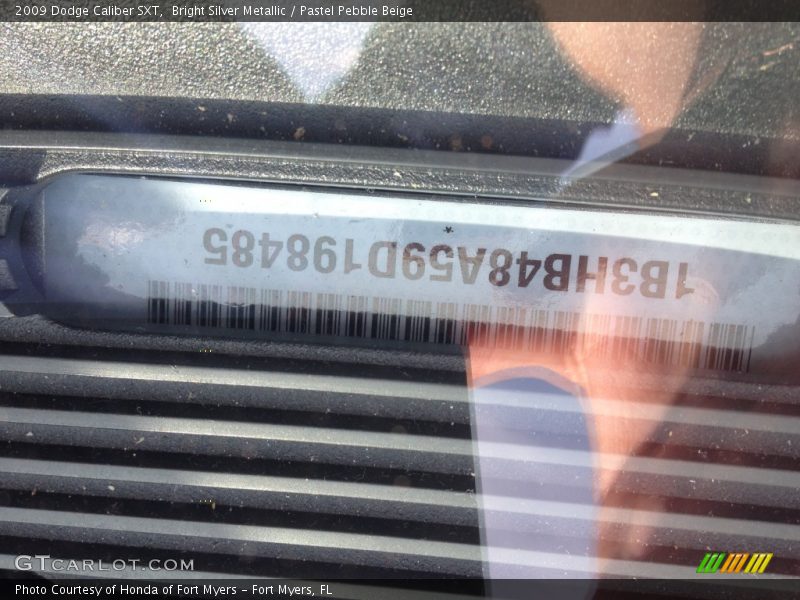 Bright Silver Metallic / Pastel Pebble Beige 2009 Dodge Caliber SXT
