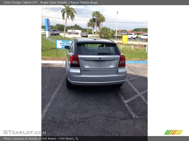 Bright Silver Metallic / Pastel Pebble Beige 2009 Dodge Caliber SXT