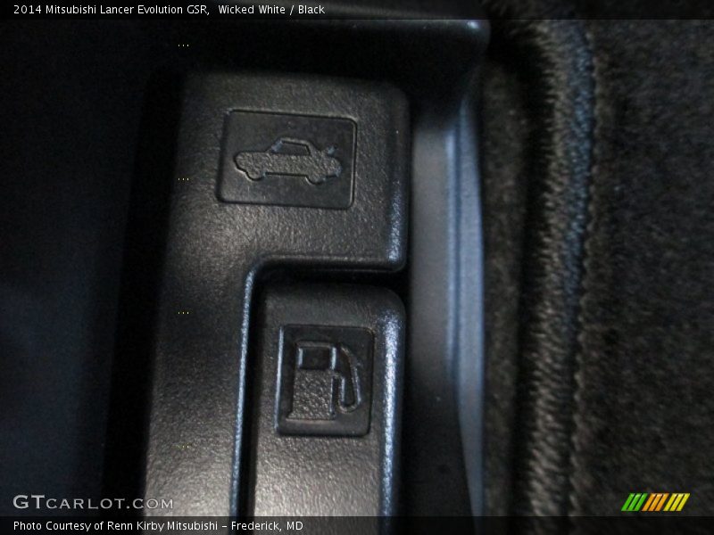 Wicked White / Black 2014 Mitsubishi Lancer Evolution GSR