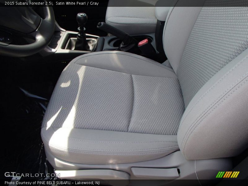 Satin White Pearl / Gray 2015 Subaru Forester 2.5i