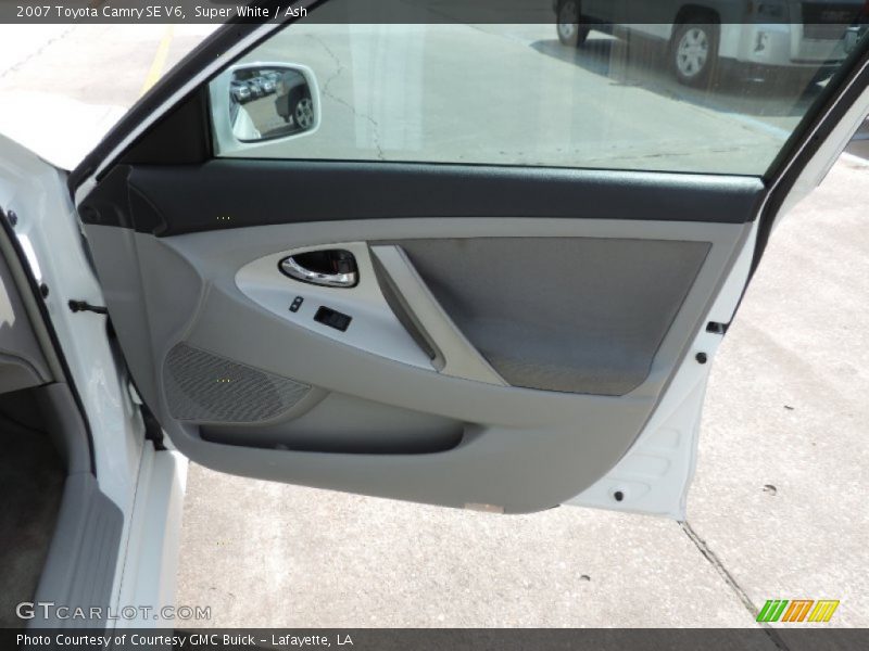 Super White / Ash 2007 Toyota Camry SE V6