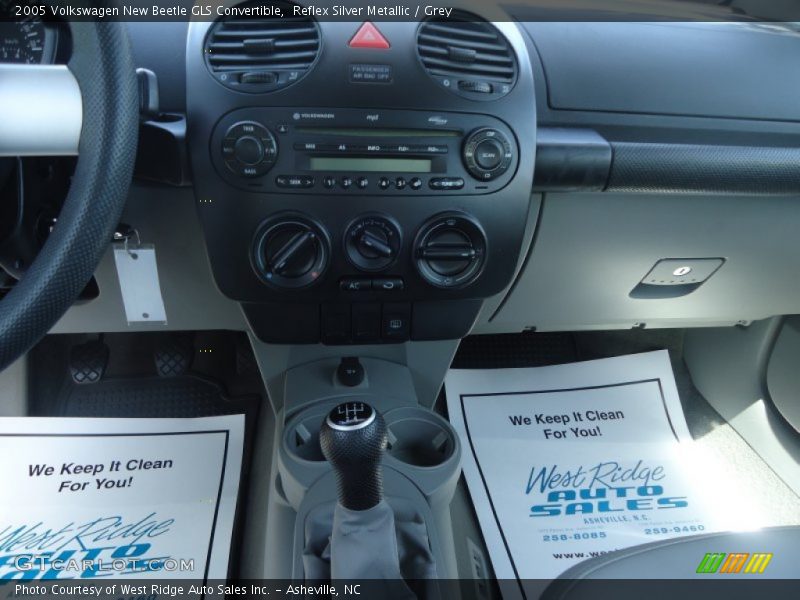 Controls of 2005 New Beetle GLS Convertible
