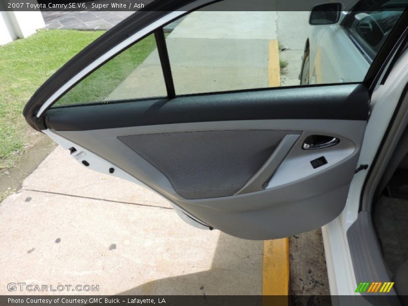 Super White / Ash 2007 Toyota Camry SE V6