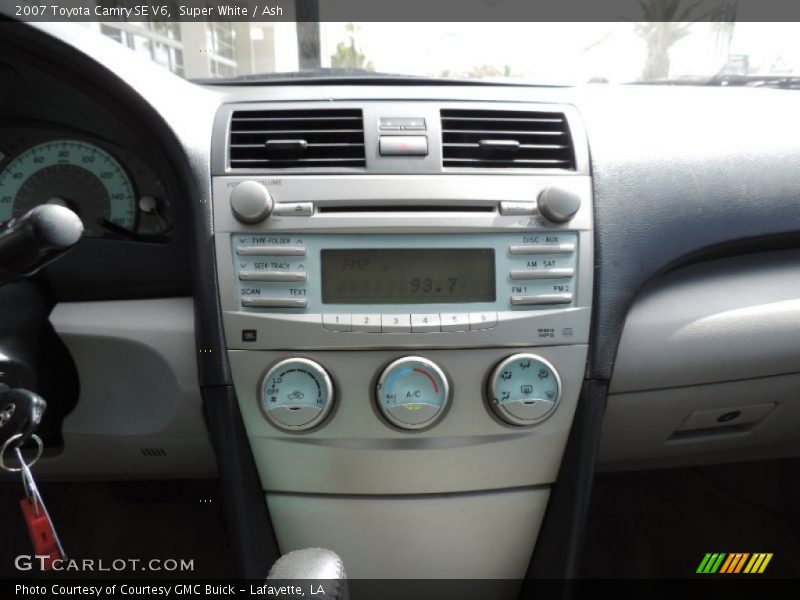 Controls of 2007 Camry SE V6