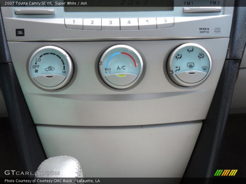 Controls of 2007 Camry SE V6