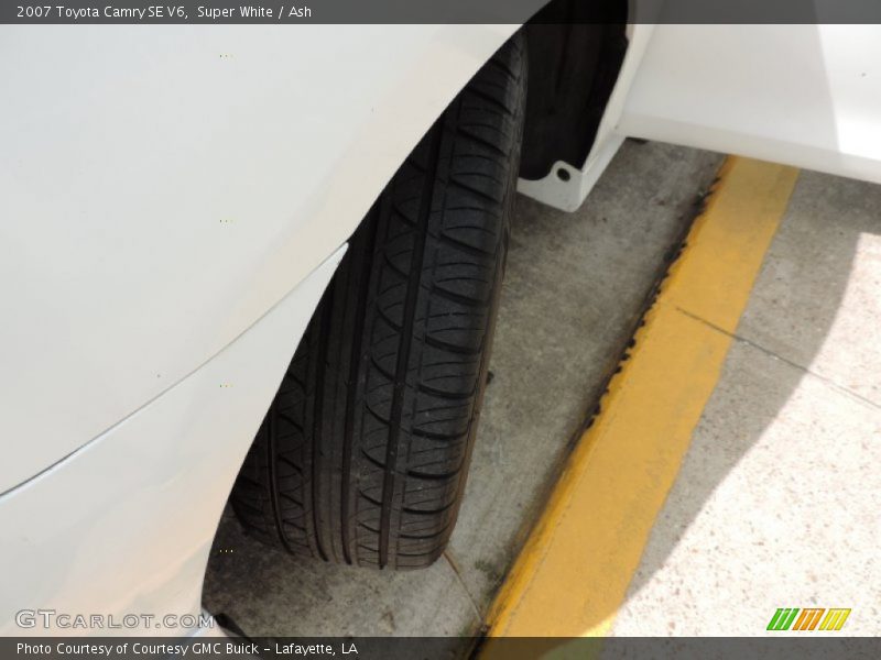 Super White / Ash 2007 Toyota Camry SE V6