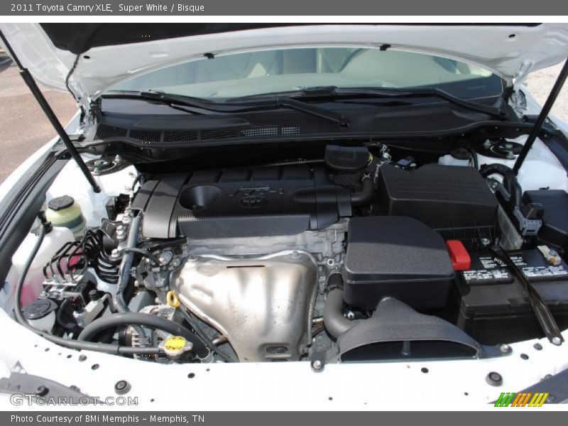 Super White / Bisque 2011 Toyota Camry XLE