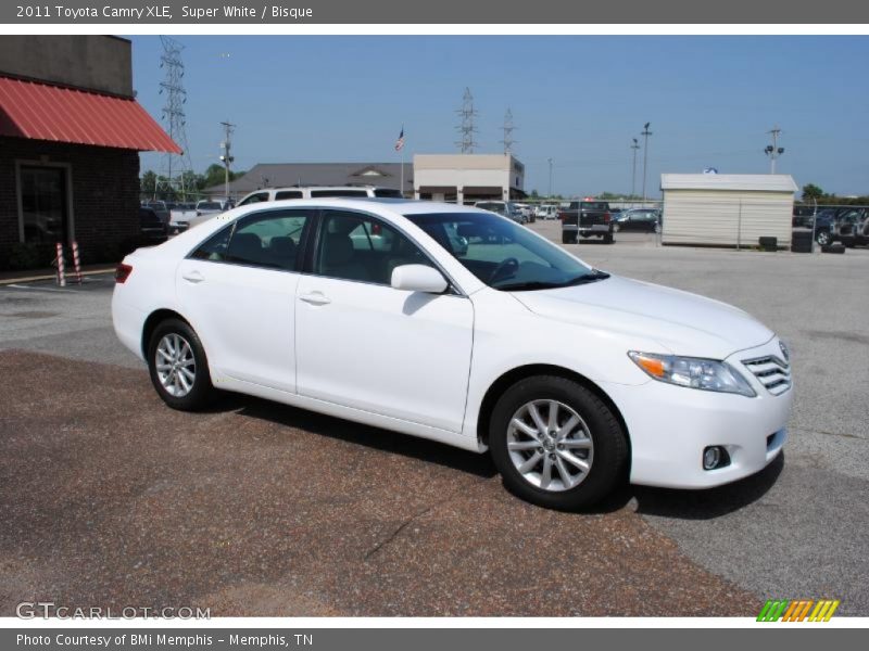Super White / Bisque 2011 Toyota Camry XLE