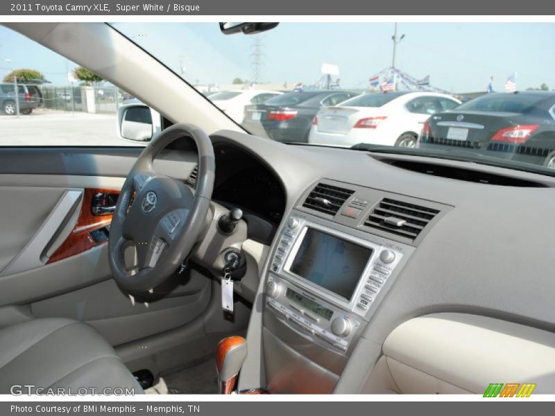 Super White / Bisque 2011 Toyota Camry XLE